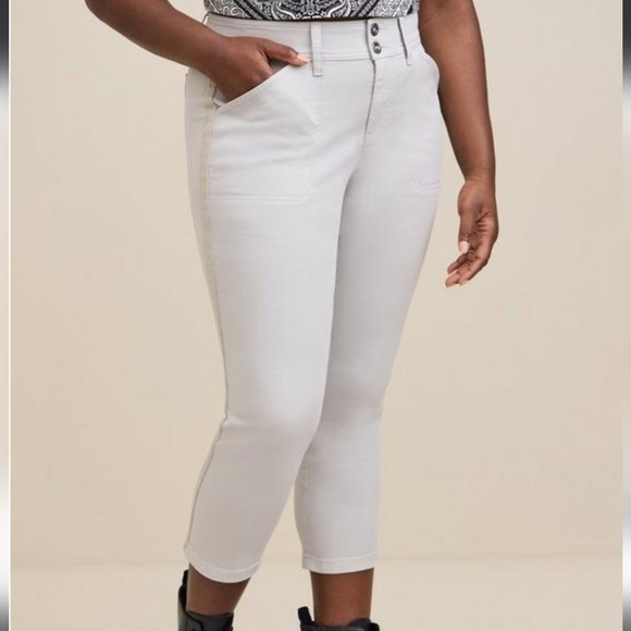 Torrid Skinny Mid-Rise Crop Jeans 26 - Picture 2 of 15